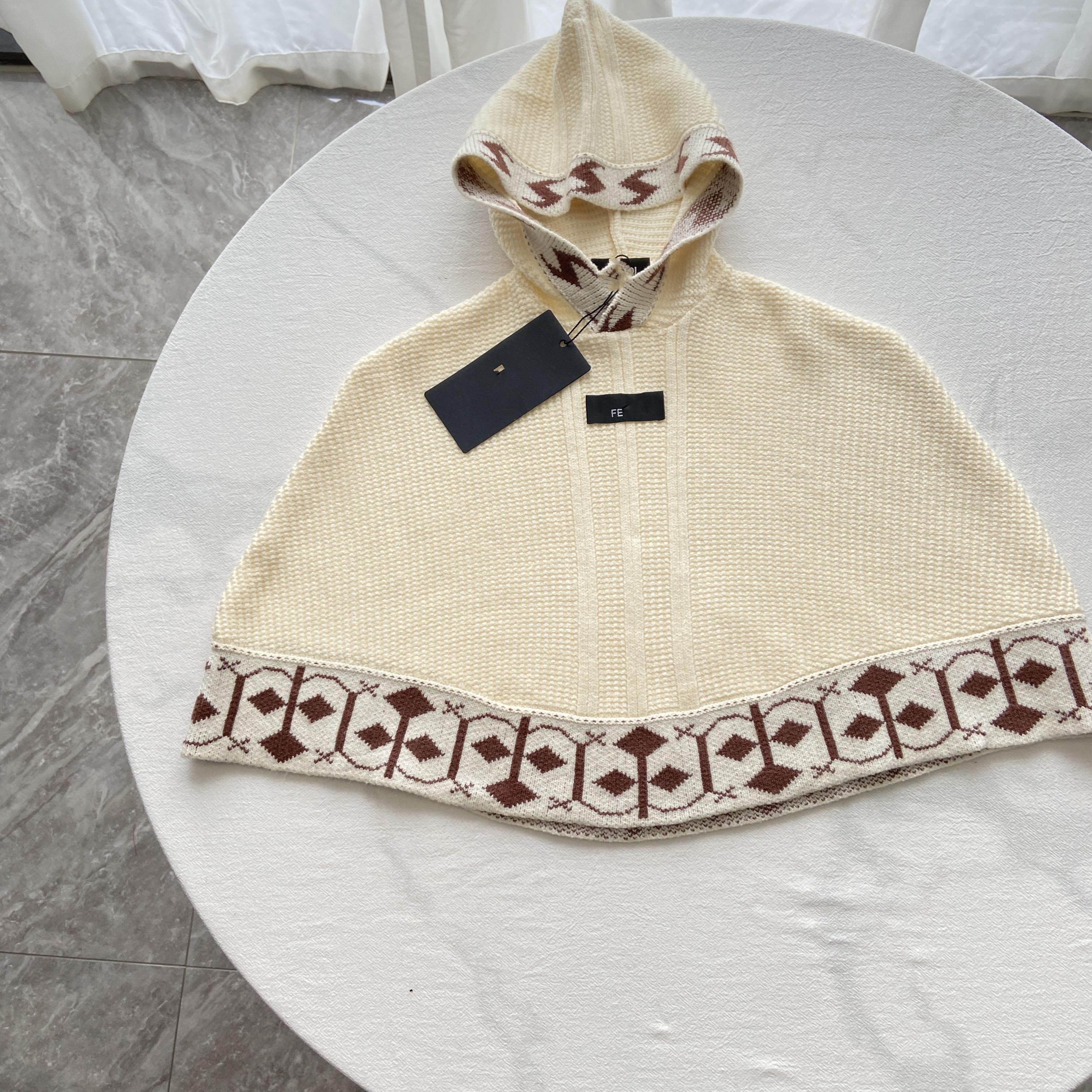 2024秋冬婴儿衣服洋气斗篷针织外套防风披肩宝宝外出服连帽可爱衣