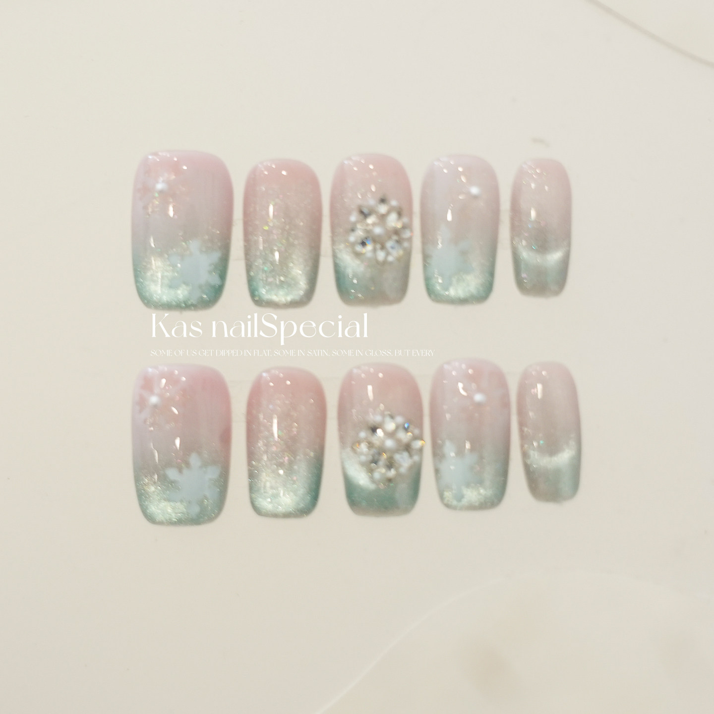 「雪雾暮光」纯手工手绘渐变猫眼秋冬圣诞风格过年美甲穿戴甲短甲