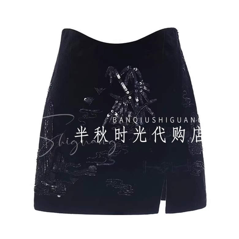 （小魔女）LF24D31SS153原1695 LeFe拉**飞姆24冬装丝绒半身裙