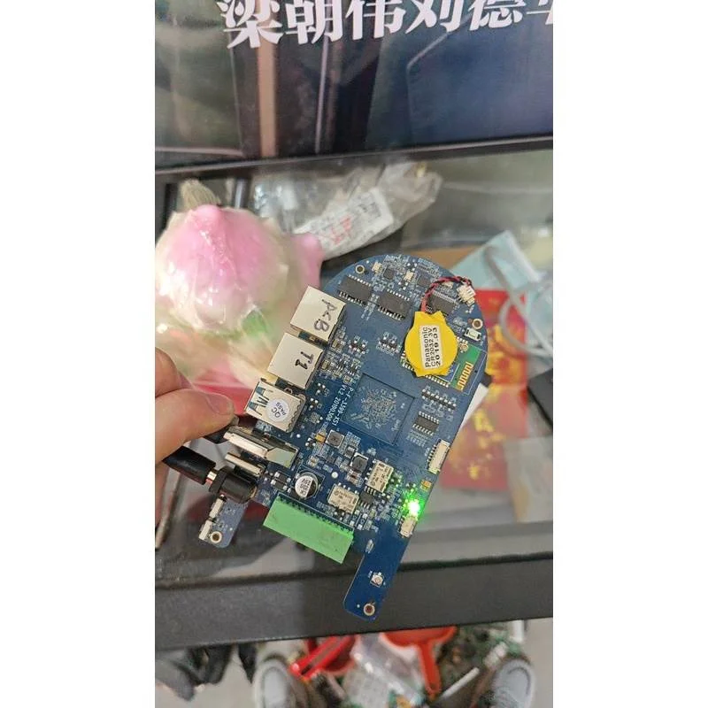 非实价议价议价瑞芯微RK3399板一片，需要的联系。实物如图，看清