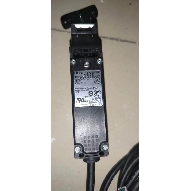 非实价议价议价和泉IDEC HS5E-C7Y 拆机件，带5米线缆，如图所非