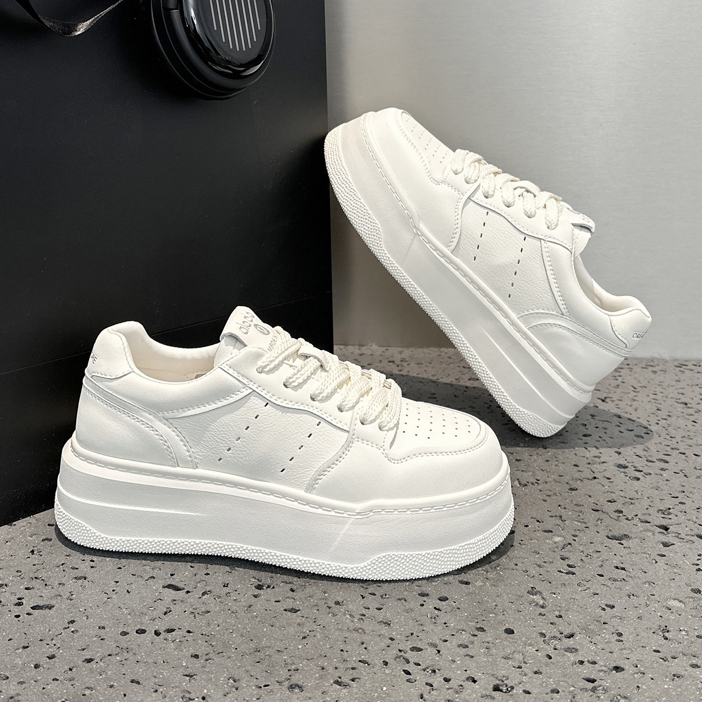 真皮厚底小白鞋女款2026春季新款爆款超火巨好看百搭轻便休闲板鞋