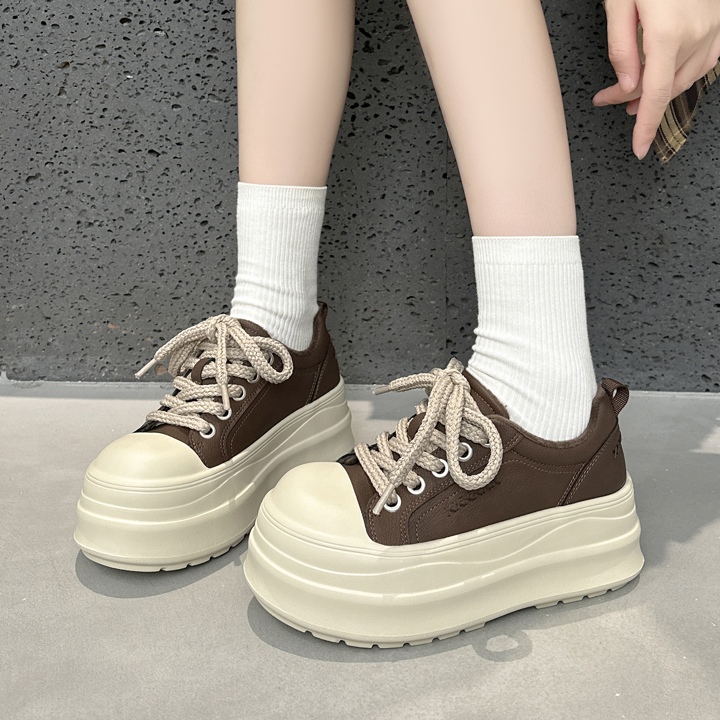 真皮加绒休闲板鞋女2025新款秋冬