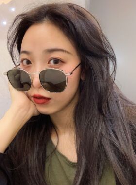 姚叔叔显脸小黑色大框太阳镜百搭