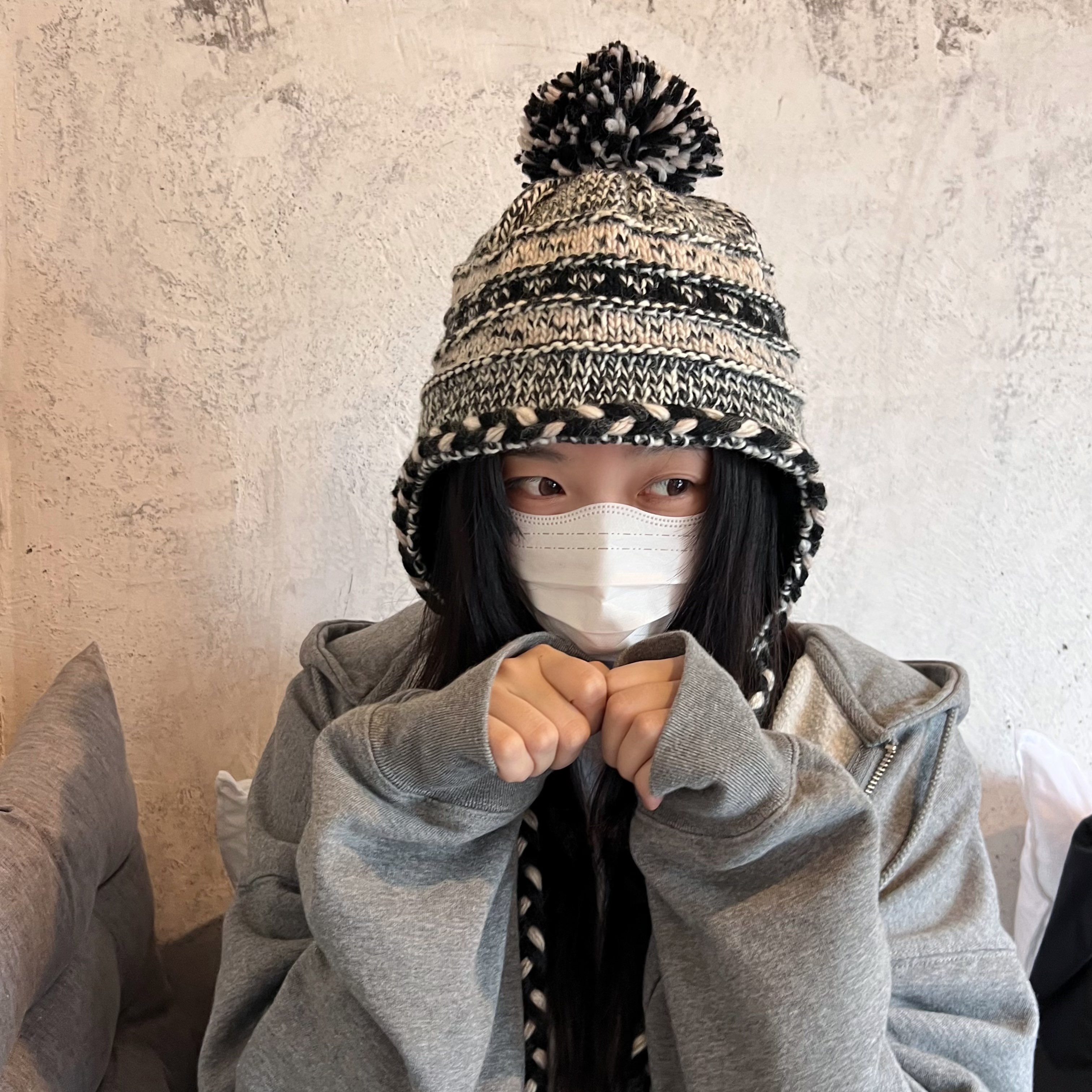 尼泊尔手工辫子加绒护耳针织帽女