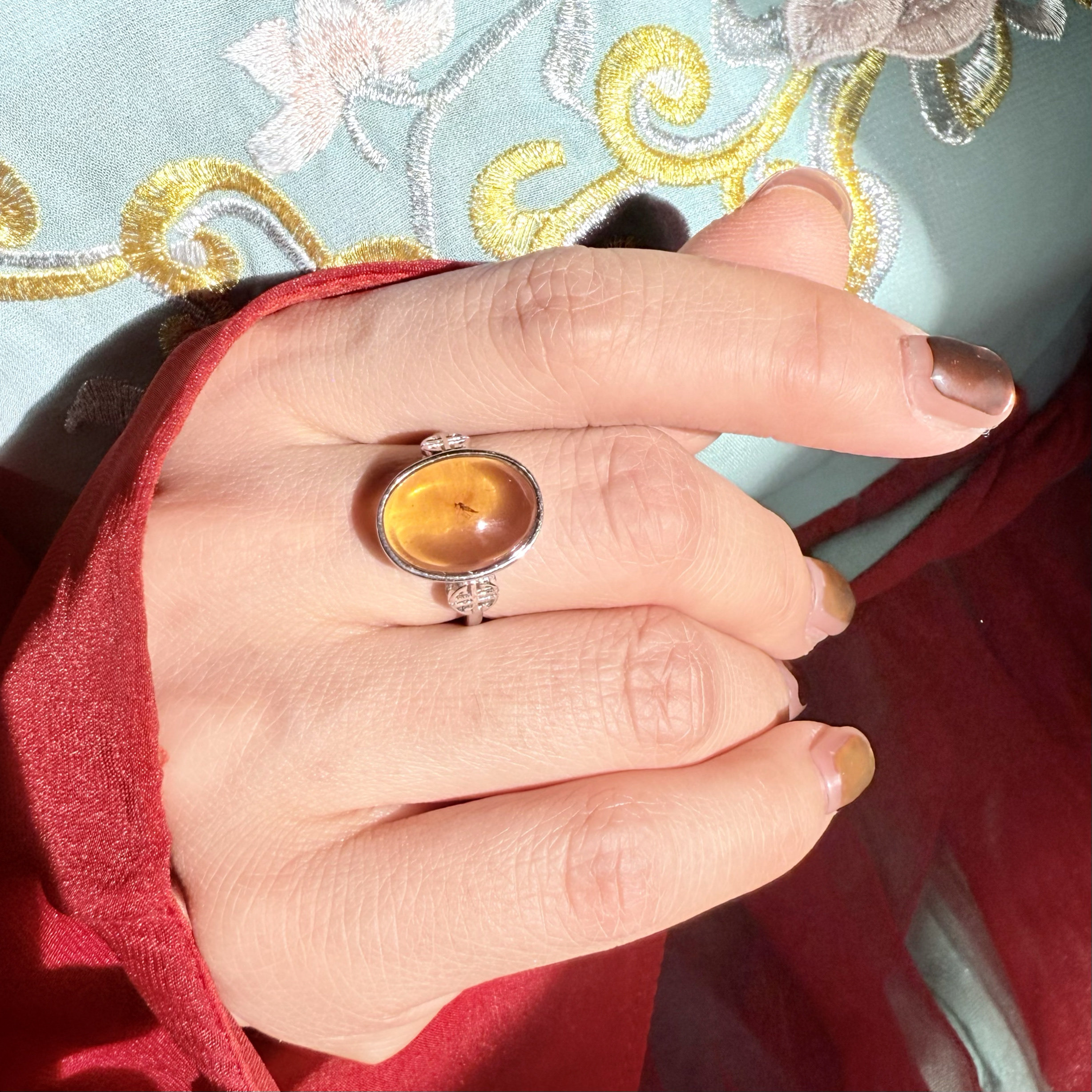 天然缅甸琥珀虫珀纯银戒指  稳赢（带省检证书）珠宝级 孤品