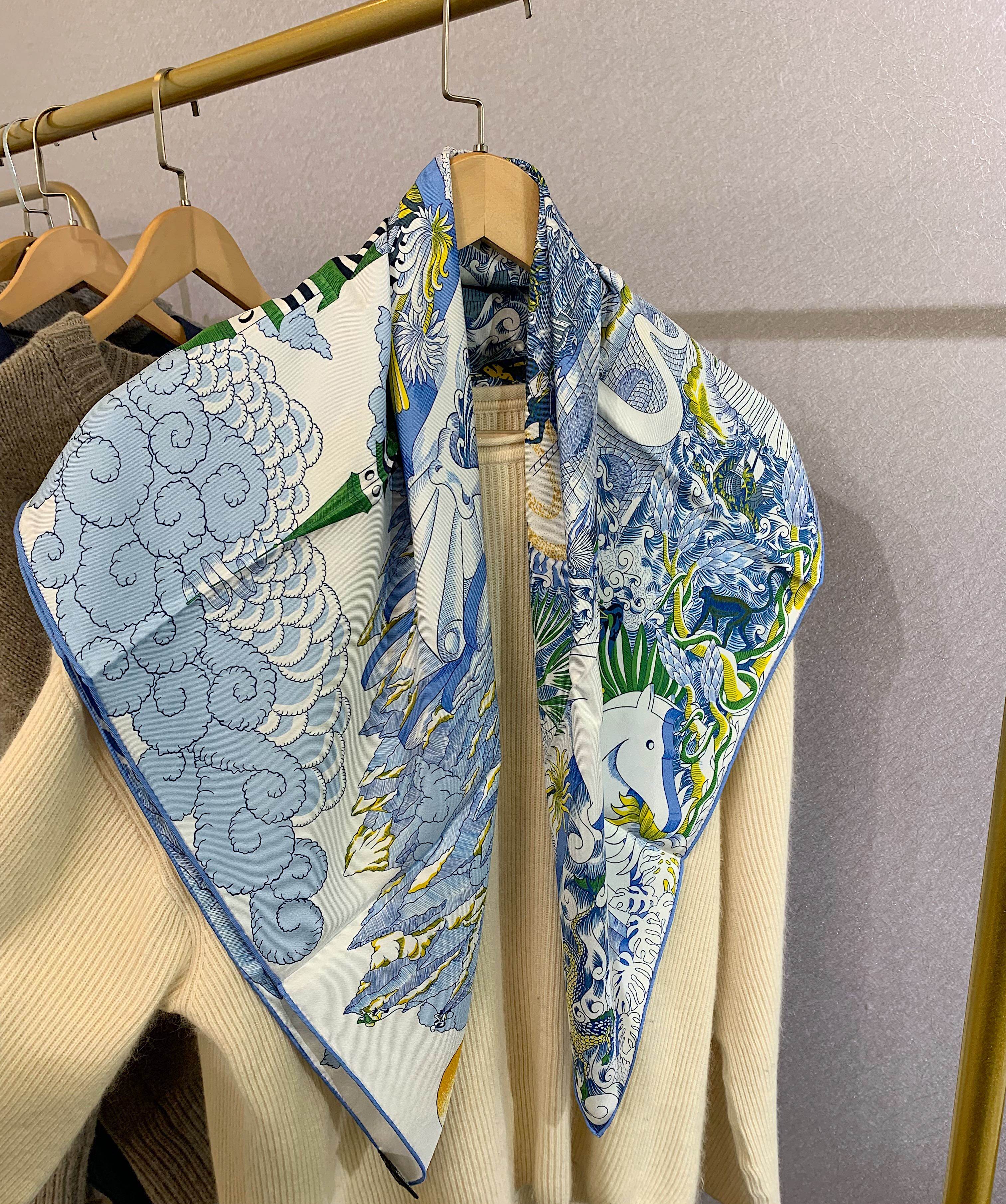 宇宙图志～显白的蓝色系双面18姆米砂洗工艺真丝斜纹丝巾 90