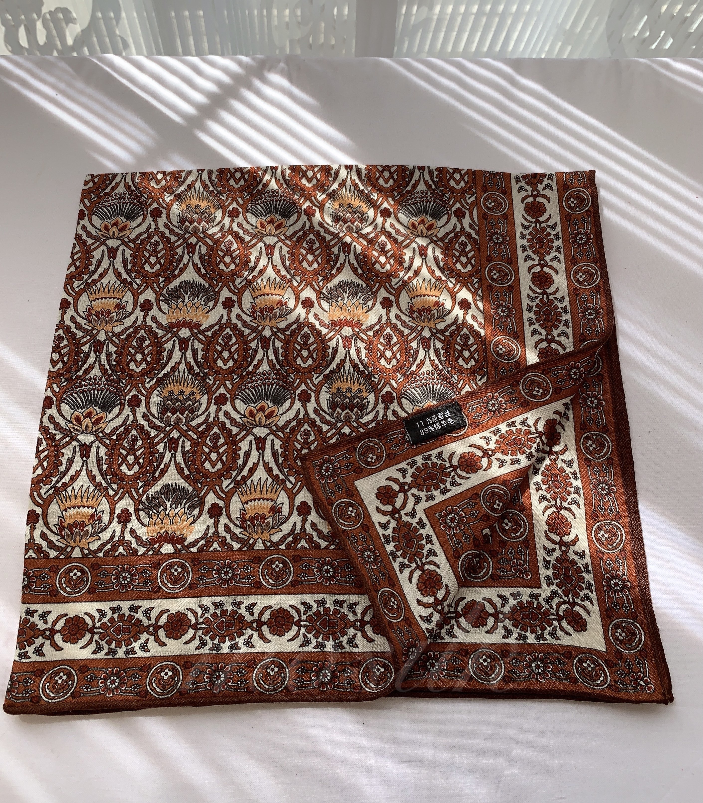 25新【曼城花开】气质款超细软桑蚕丝绵羊毛围巾女65CM方巾