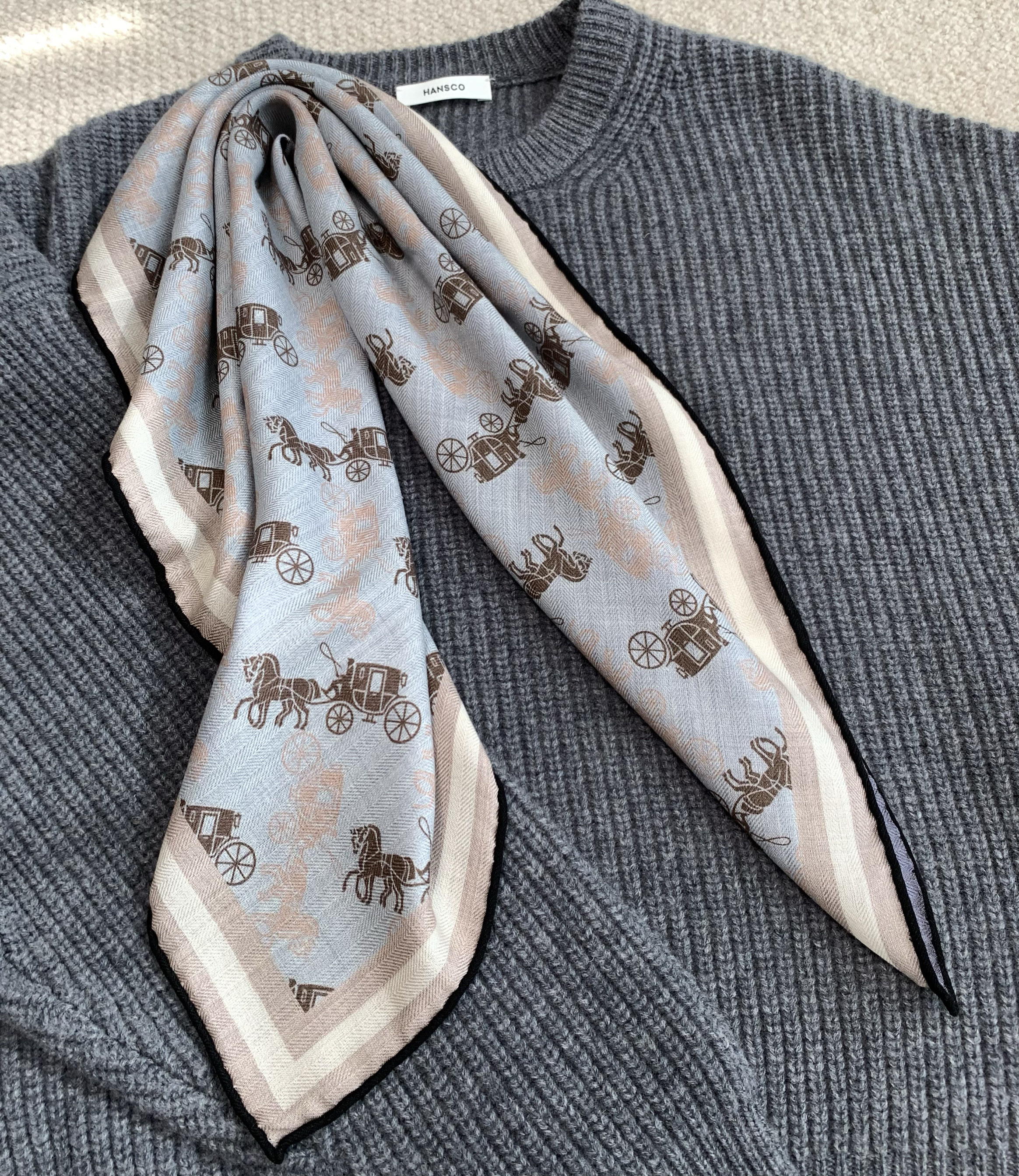 福利回馈 小飞马 减龄双面用超柔软桑蚕丝绵羊毛保暖围巾女