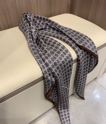 牛仔凯旋真丝西丽纱披肩 100%桑蚕丝薄款丝巾女105×105CM方巾