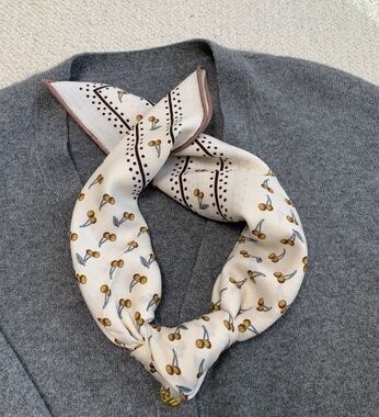 小樱桃米色 清新百搭丝毛围巾 高品质桑蚕丝绵羊毛围巾女63CM方巾