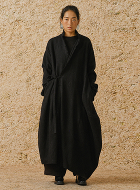 【MORIN KHUUR 牧仁】黑色毛呢不对称系带长外套