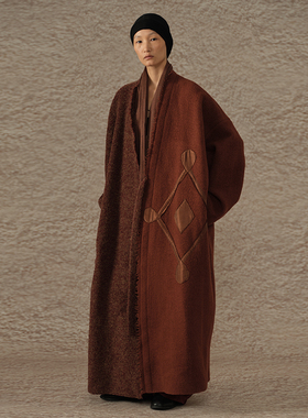 【MORIN KHUUR 牧仁】手工贴布绣羊驼毛拼色大衣