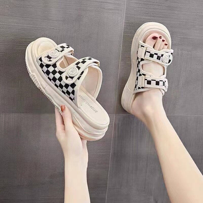 超纤皮松糕小香风拼色软底拖鞋图片
