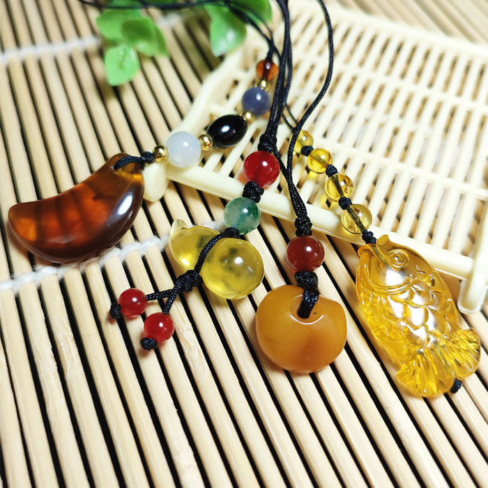 天然一代保真小挂件琥珀蜜蜡