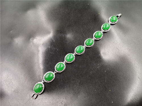 镶嵌翠绿色手链女款马来玉