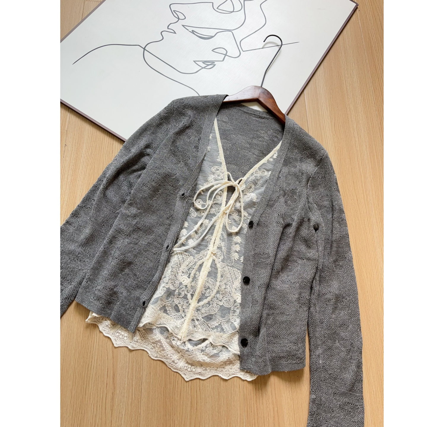 设计师款~ 时髦气质V领  假两件钩花蕾丝拼接肌理感针织开衫女