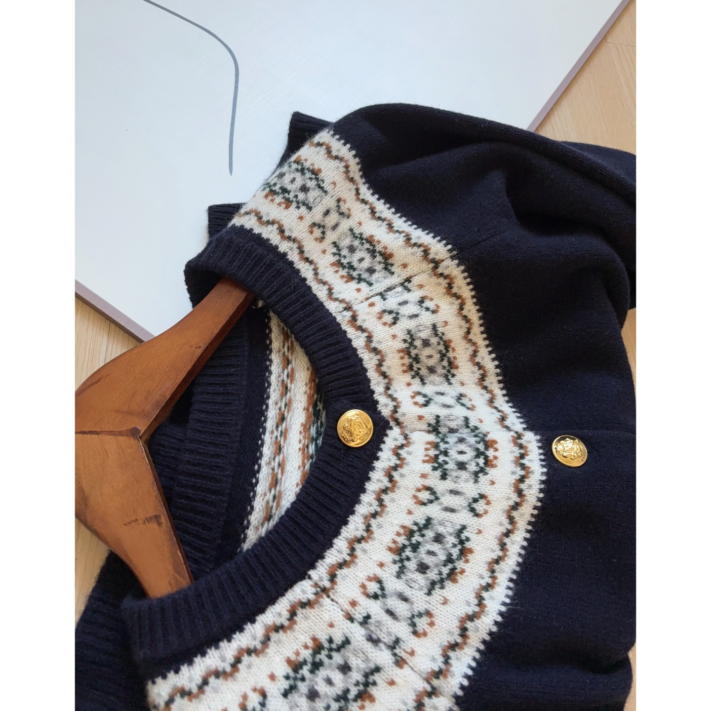 小奢气质~ 费尔岛领圈提花  羊毛羊绒混纺金扣针织开衫毛衣女