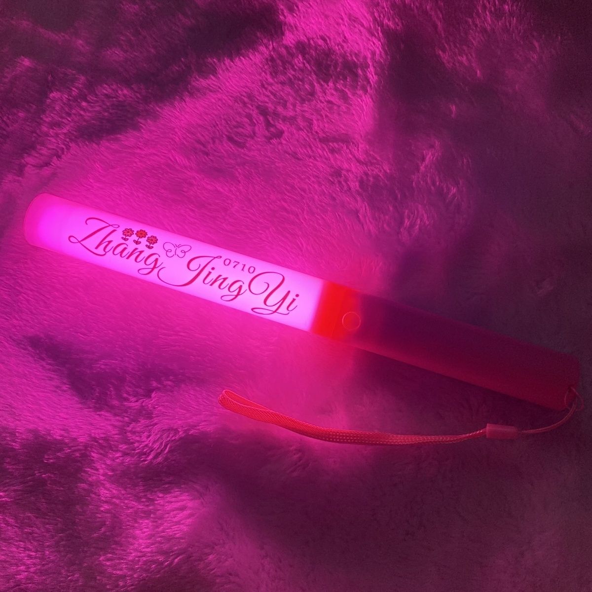 张婧仪应援魔改棒，高颜值酷炫发光设计