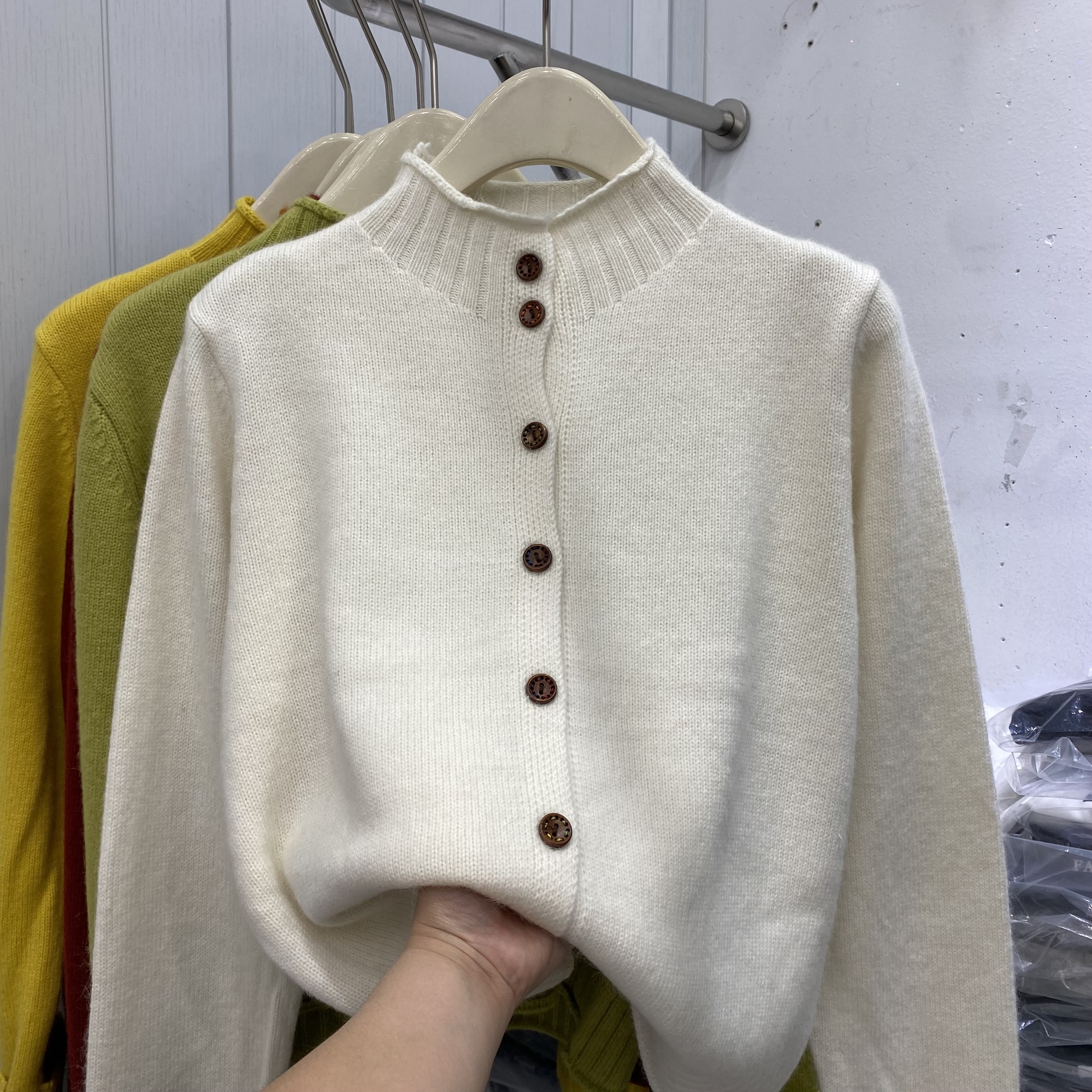 韩系半高立领米色针织上衣女秋冬2025新款软糯温柔超好看毛衣外套