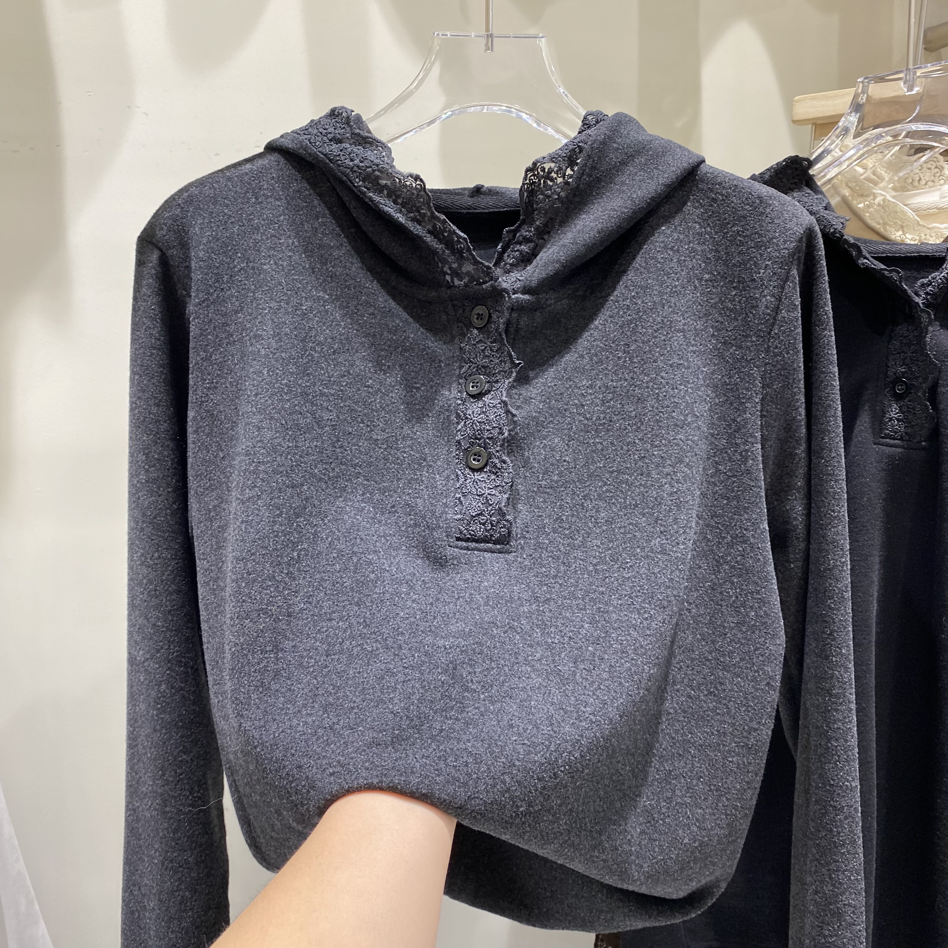 极简风连帽长袖T恤女宽松蕾丝拼接设计感上衣2025秋冬新款德绒潮