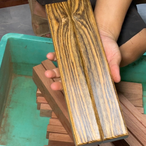 33号瑕疵镇尺