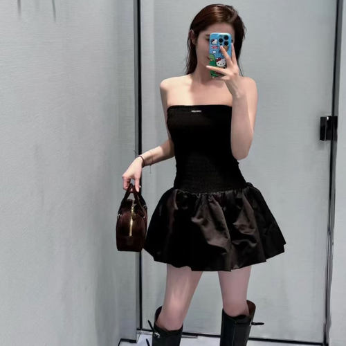 M字母黑色性感抹胸蓬蓬吊带裙