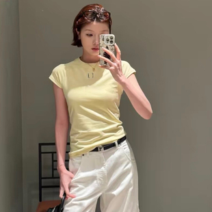深圳南油高端女装 显白淡黄色LOGO刺绣百搭套头圆领短袖T恤上衣女