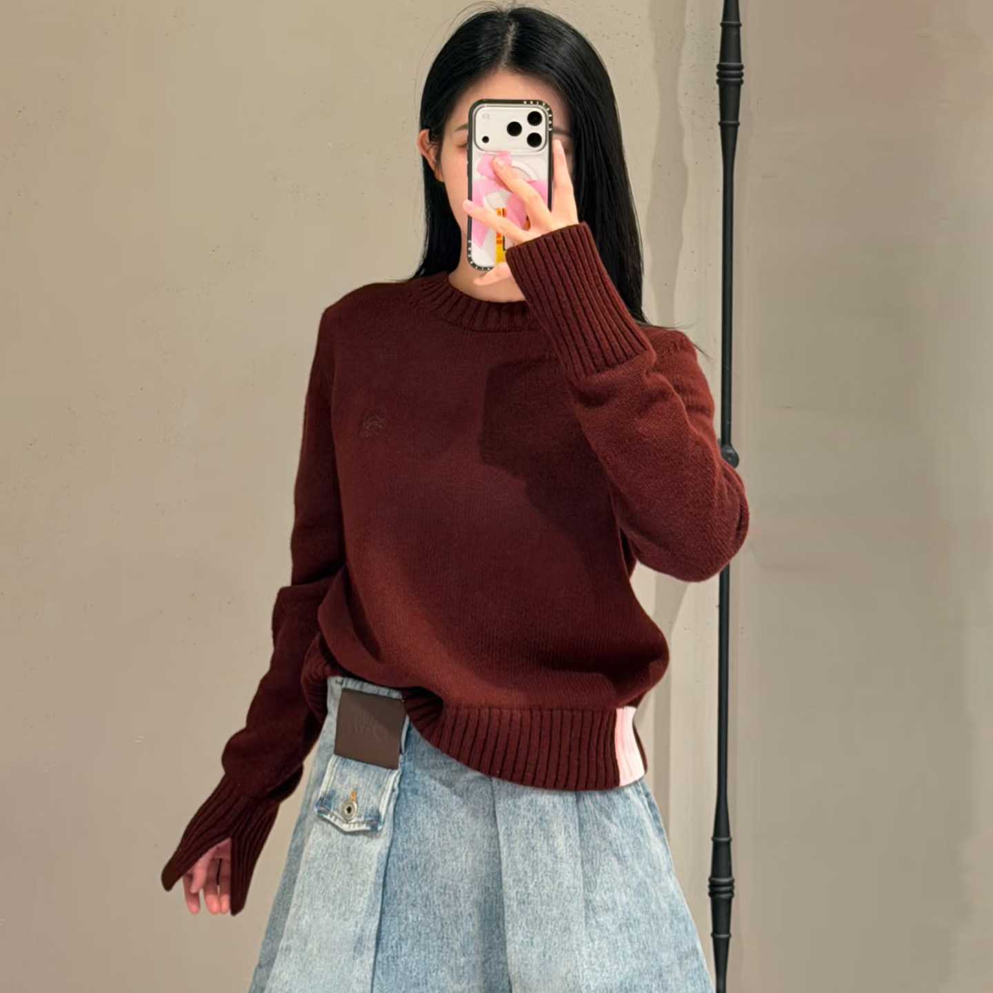 深圳南油高端女装 经典LOGO刺绣 拼接设计感袖口开叉羊毛针织毛衣