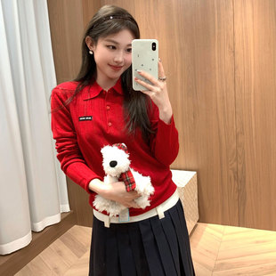 南油高端女装 M字母徽标新年红色镂空半开领翻领长袖针织衫上衣