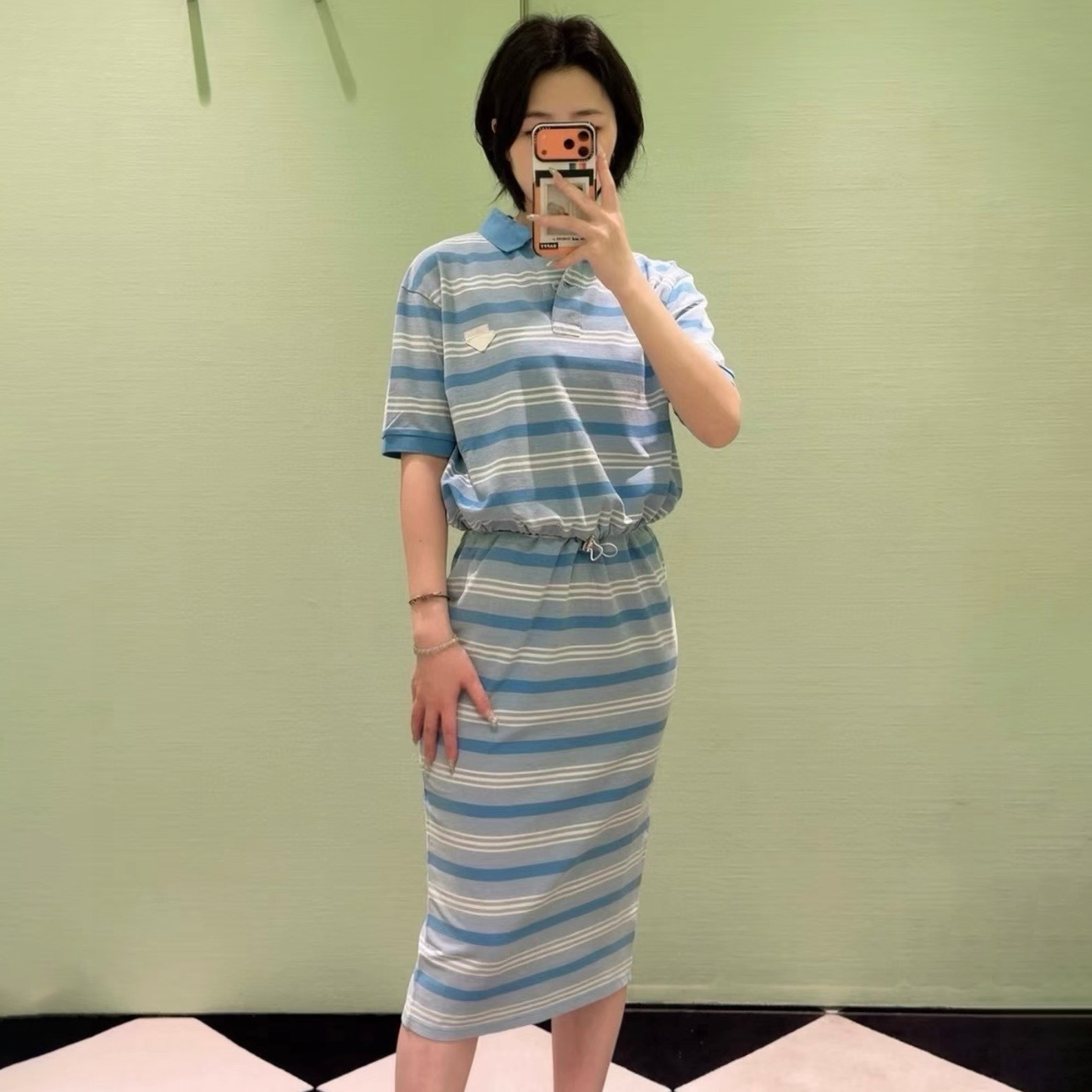 南油高端女装 三角标蓝白条纹抽绳翻领短袖T恤上衣中长半裙套装女