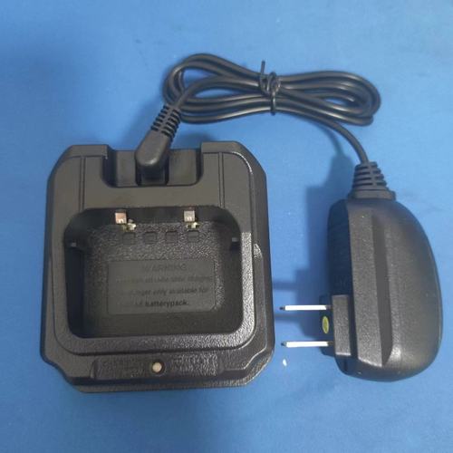 宝锋UV9Rplus对讲机充电器