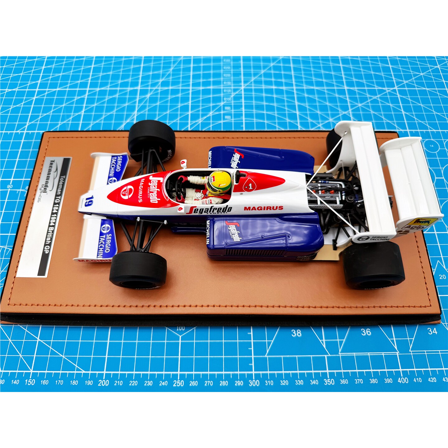 TecnomodelF11/18塞纳人偶车模