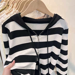 黑白条纹连帽冰丝针织开衫女2024新款春秋季外套薄款外穿t恤上衣