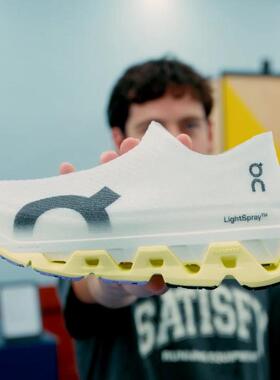 代购on LightSpray Cloudmonster 3 Hyper昂跑跑步鞋限定长跑鞋缓
