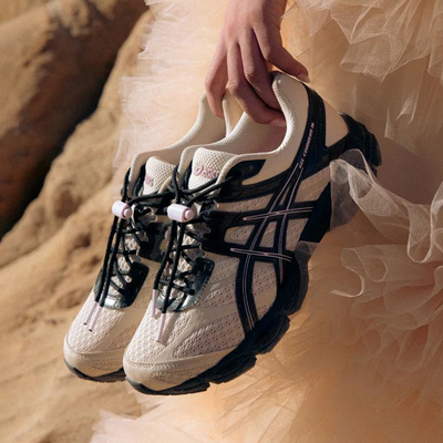 代购Finesse x Asics Gel-Cumulus 16亚瑟士联名款沙丘玫瑰色跑鞋