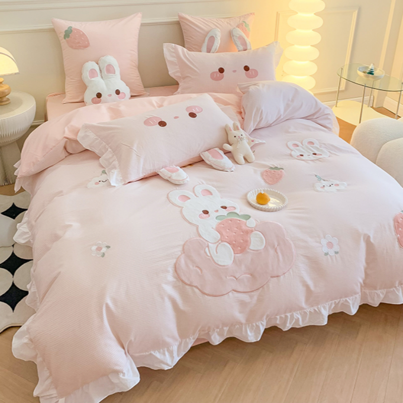 送抱枕~可爱草莓兔儿童三四件套