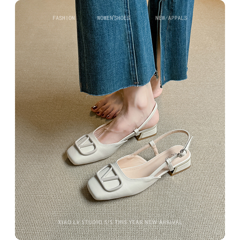 方头粗跟包头后空凉鞋