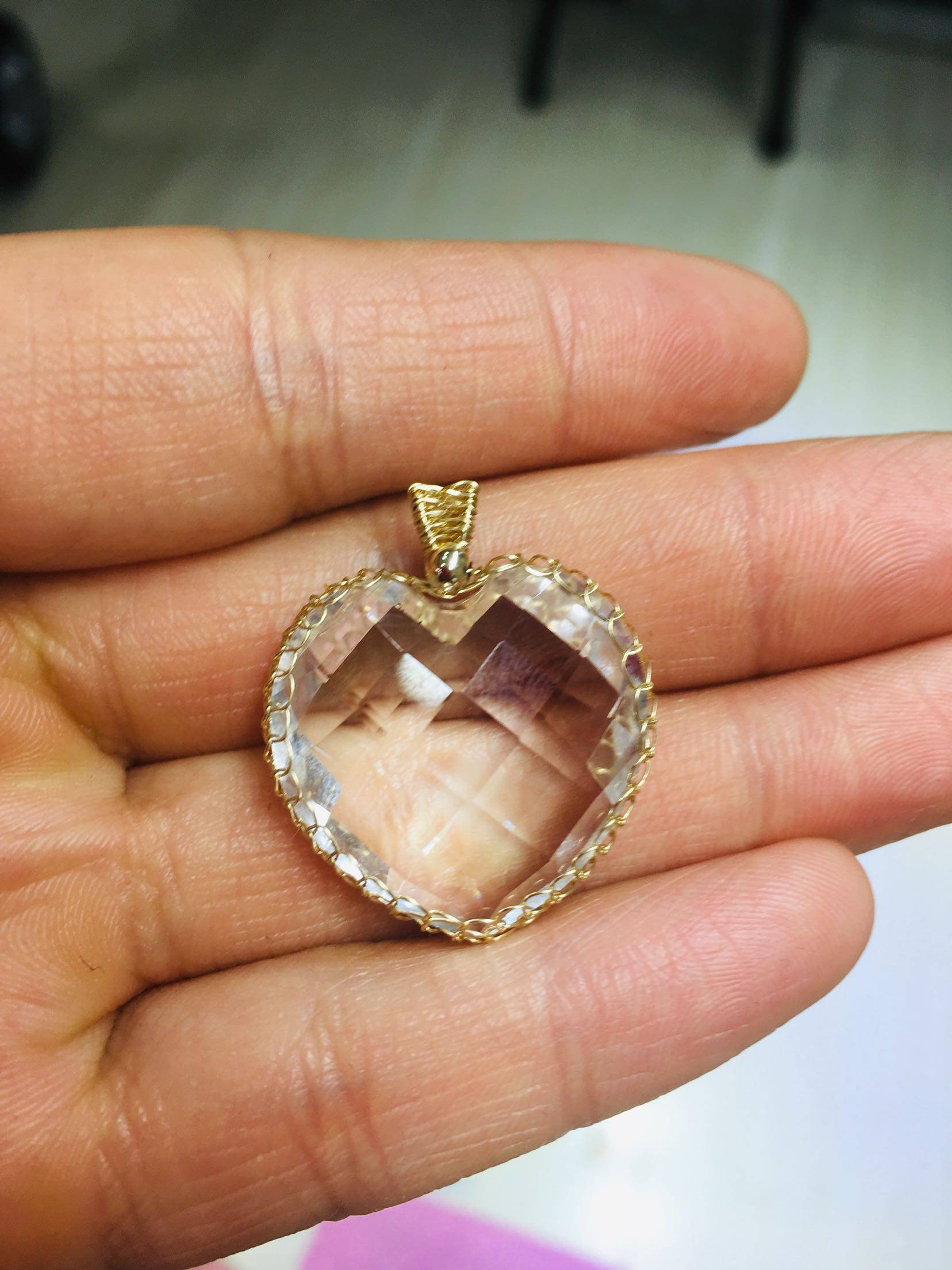 天然白水晶爱心刻面吊坠支持任何检测14k包边不褪色