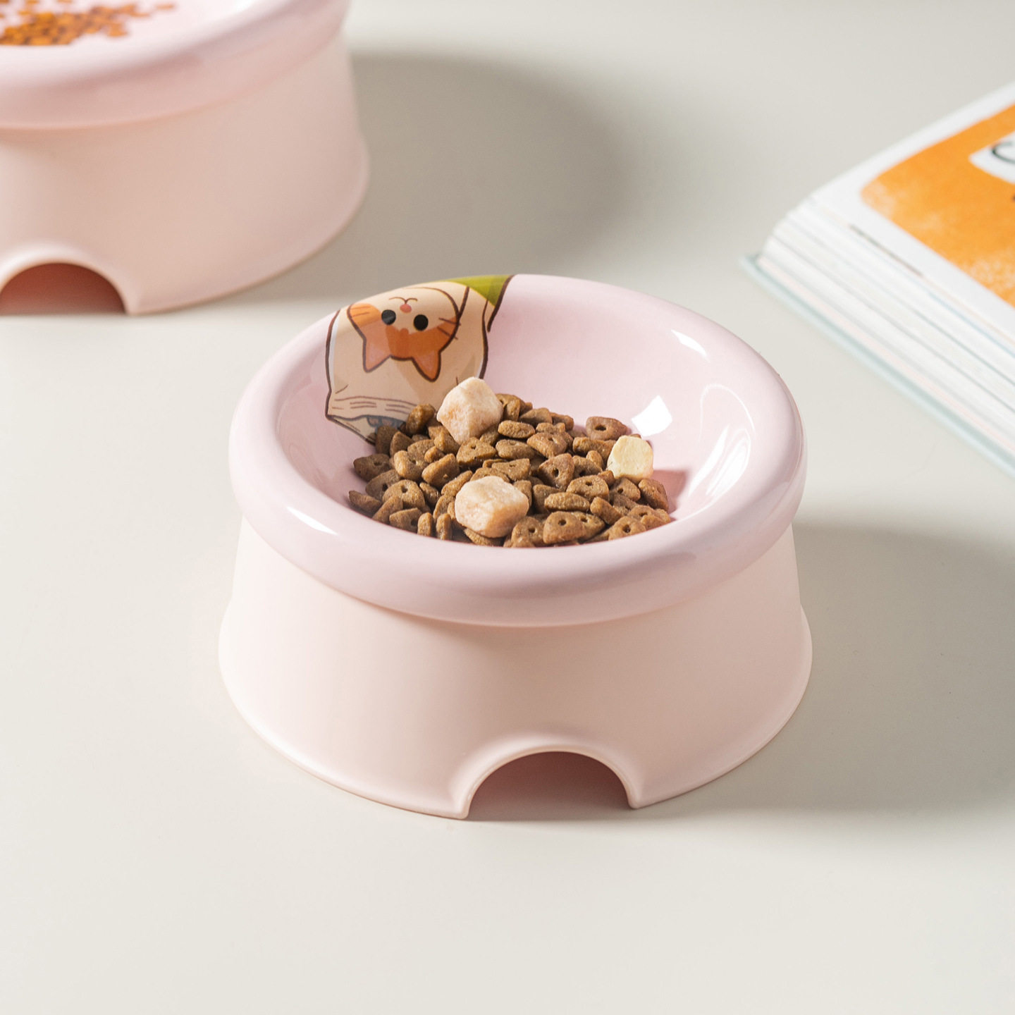 卡通倒粮图案碗带圆形碗架防打翻水碗陶瓷猫狗碗护颈宠物碗食盆,宠物/宠物食品及用品,宠物智能碗,淘宝优惠券,粉丝福利购,淘宝优惠卷