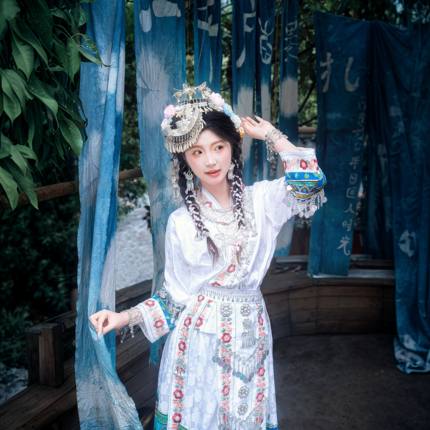 新款苗疆少数民族民族服装写真服饰蜡染旅拍抹胸苗族少女套装摄影