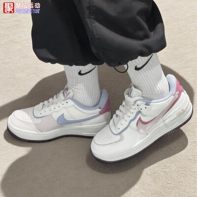 耐克女情人节AF1双钩运动板鞋