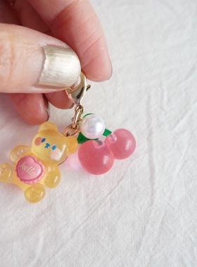 日本curly同款新品 卷毛家糖果水晶小熊樱桃拉链扣手机挂件小玩偶