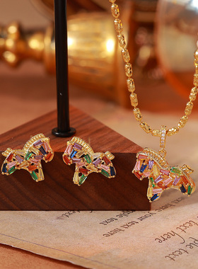 彩色水晶小马项链女轻奢时尚高级感百搭珍珠颈链高级感设计锁骨链