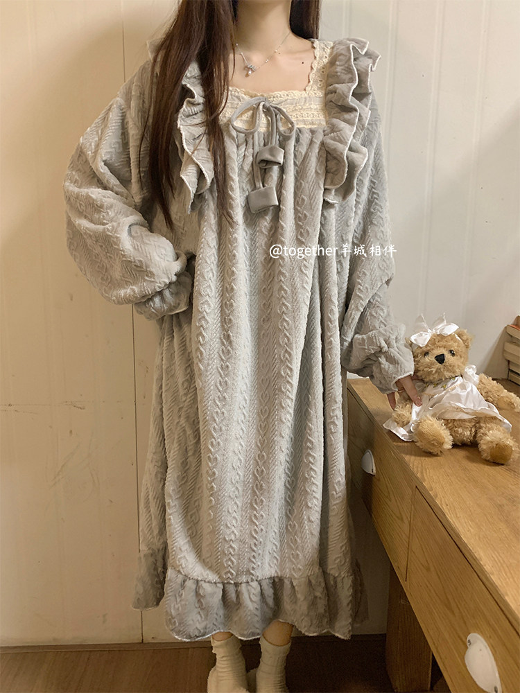 가을 겨울 새 스타일의 산호 벨벳 두껍고 따뜻한 중간 길이의 상큼하고 달콤한 플란넬 잠옷 홈 스커트 여성용 잠옷