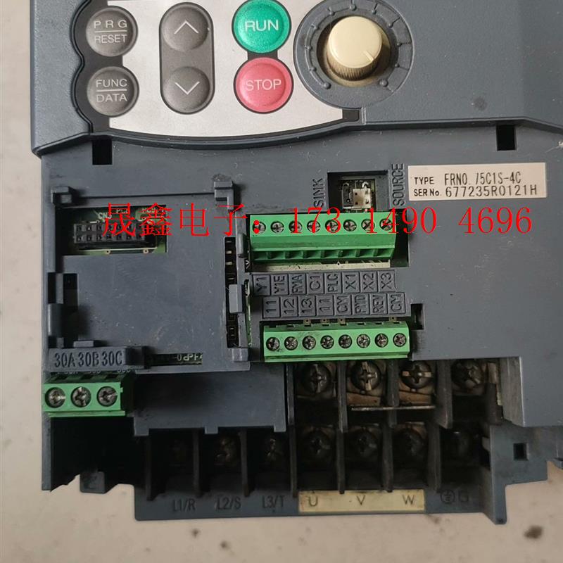 富士C1S-750W变频器一台,自定义,缺下盖,里面脏点【询价产品】