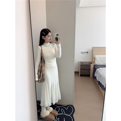 配大衣针织鱼尾连衣裙