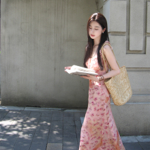 法式甜美粉色碎花吊带连衣裙女夏季新款气质收腰无袖度假风长裙