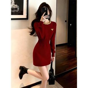 新年新年暗红色小香风特别漂亮掐腰连衣裙女2025年秋冬新款小个子