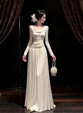 法式温柔风气质收腰内搭长裙女秋冬高级感轻奢蕾丝拼接针织连衣裙